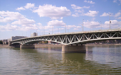 /petofi_bridge_2.jpg