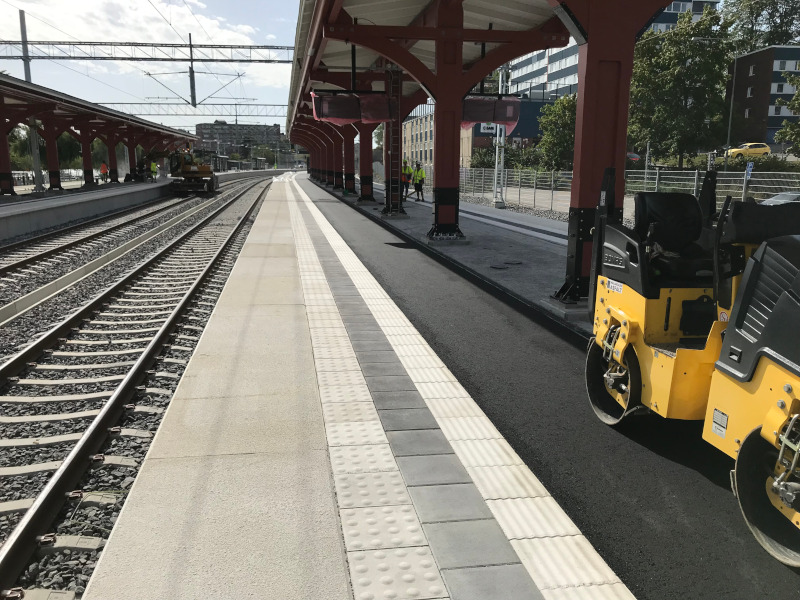 Vi hjälper företag och föreningar med asfalt i Enköping. 