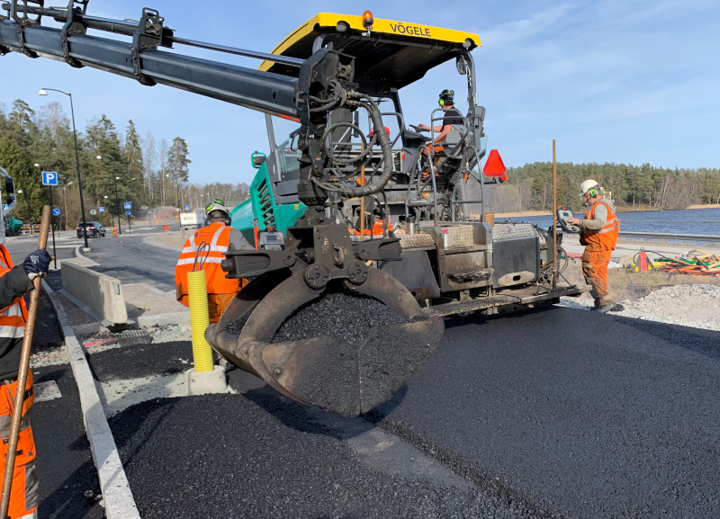 Vi har rätt yrkeskompetens och alla nödvändiga utbildningar inom asfalt i Enköping.