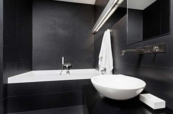svartvitt badrum
