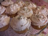 vanilla and strawberry cupcakes