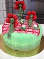 Picnic cake whit gigely flower girls