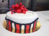Present cake whit stripes and pearls