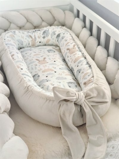 Sand sammet babynest och sovfläta