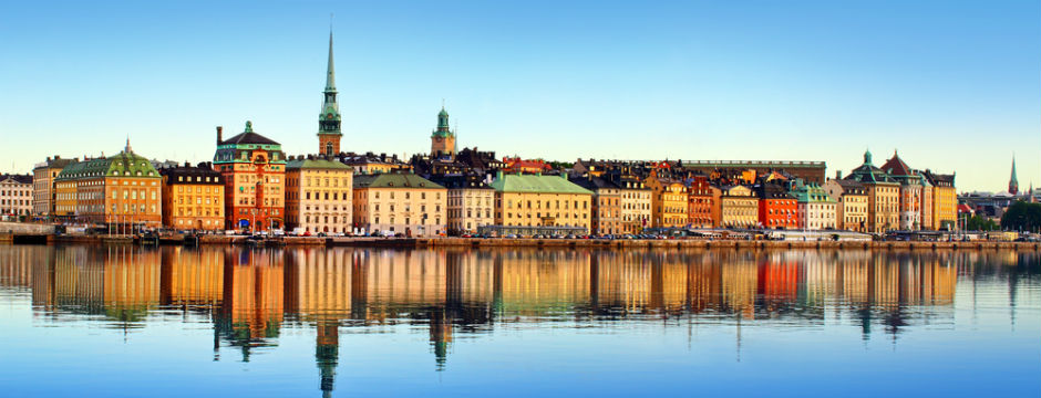 hur många människor bor i stockholm
