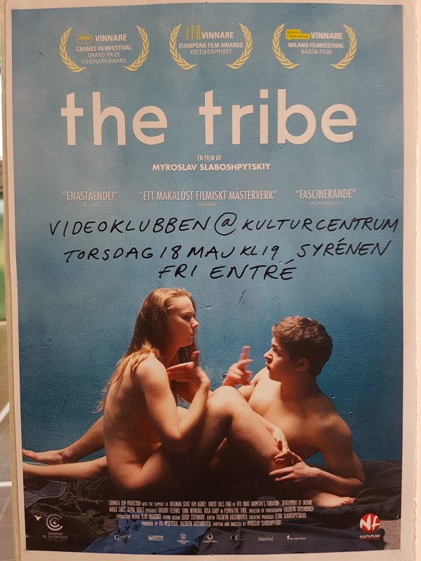 /info-om-filmen-the-tribe-teckensprak-i-samband-med-kannbart-utstallning-2.jpg