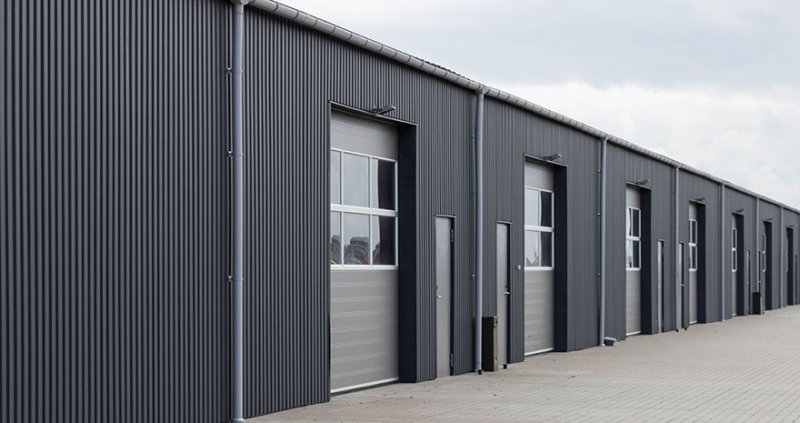 Vi erbjuder specialanpassade industriportar i Uppsala