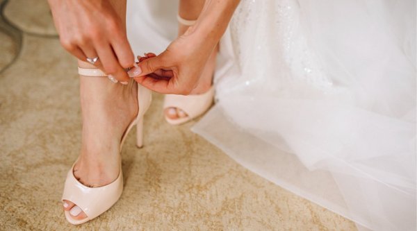 porter chaussures de mariage couleur nude