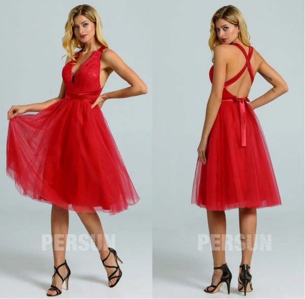 robe bal courte rouge décolleté V festonné à dos nu