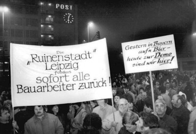 bundesarchiv-bild-183-1989-1113-048-leipzig-montagsdemonstration.jpg