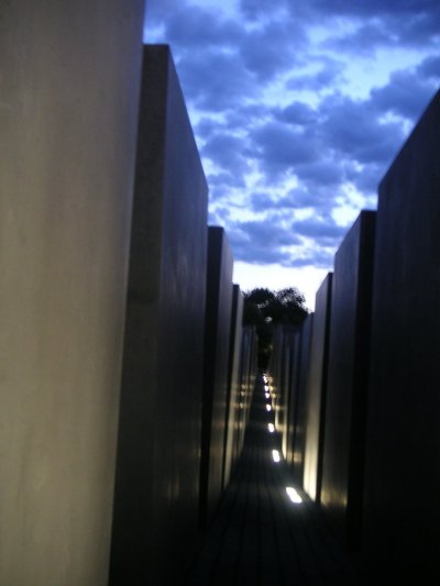 berlin-holocaust-memorial-005.jpg