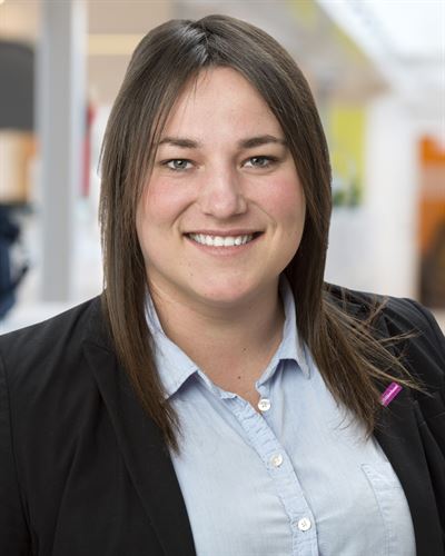 Veronika Andersson Gosk är en av våra mäklare i Huddinge.