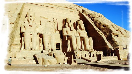 Die Tempel von Abu Simbel am Nasser See