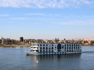 Nilkreuzfahrt Schiff unterwegs auf dem Nil