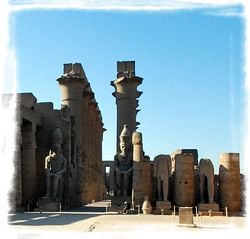 Der Säulengang im Luxor Tempel