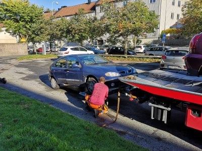 Skrotbilar hämtas till bilskrot för en bättre framtid i Uddevalla