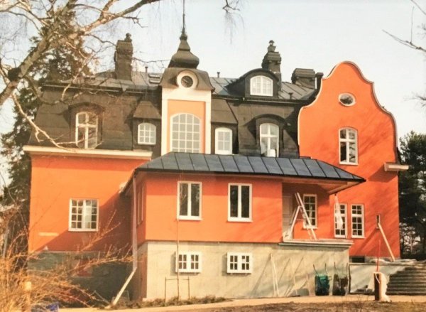 Målning av slottets fasad är utfört av vår målare i Huddinge. 
