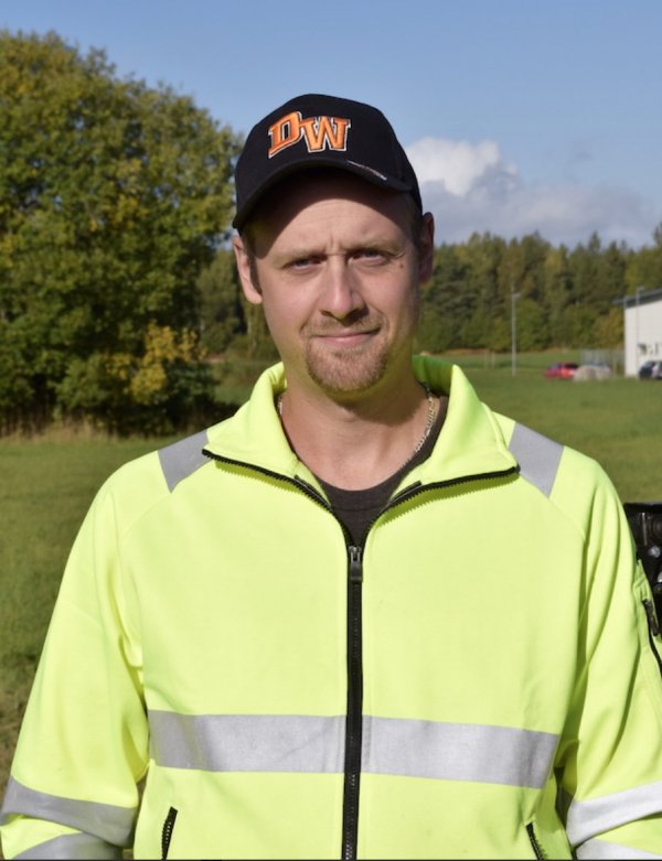 Anders Jansson utför styrd borrning i Dalarna.