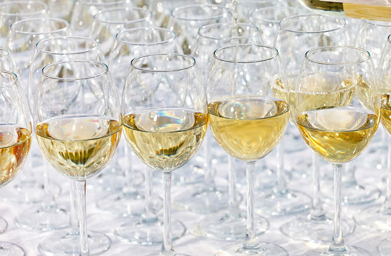 Glas med olika sorters champagne