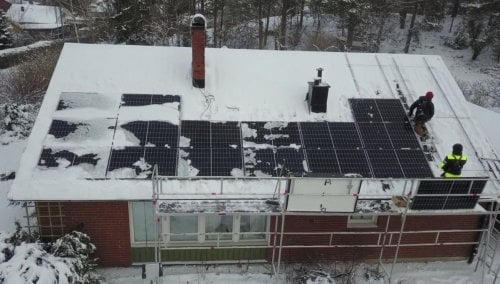Takläggning och solcellsinstallation i Järfälla.